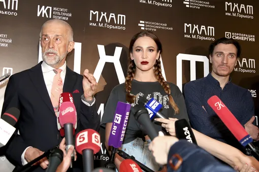 Ольга Бузова и Эдуард Бояков на премьере спектакля «Чудесный грузин»