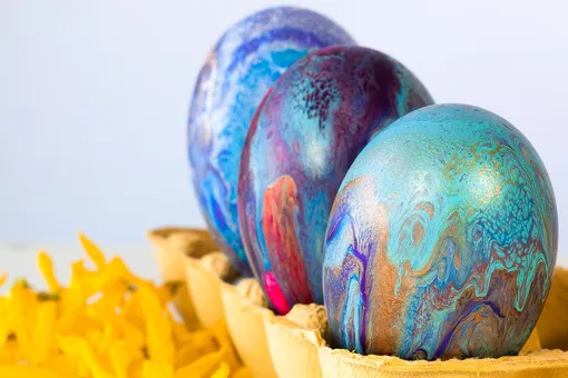 Как покрасить яйца к Пасхе: 100 интересных идей и пошаговых рецептов