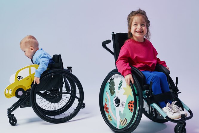 Подари первые шаги: новогодний сбор на активные инвалидные коляски для 10 малышей