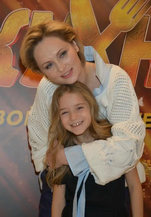 Елена Ксенофонтова с дочкой