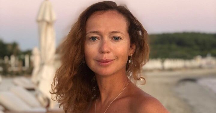 Как выглядит Елена Захарова в бикини: видео 47-летней актрисы