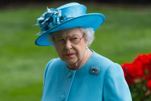 Тайный знак королевы: какой сигнал Елизавета II посылала слугам, когда крутила на пальце кольцо?