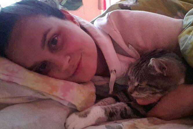 Девушка спит по 22 часа в сутки и все равно чувствует себя уставшей Девушка спит по 22 часа в сутки и все равно чувствует себя уставшей