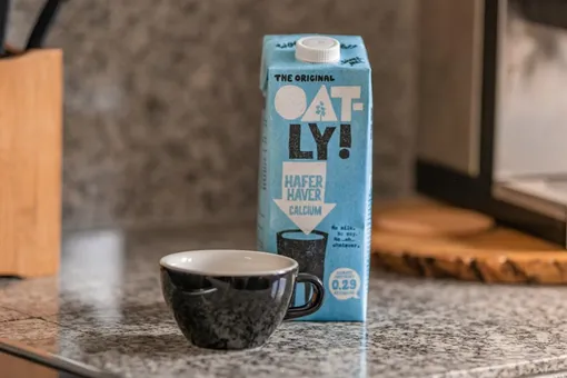 Осадок от кофе и скисшее молоко: 4 способа использовать отходы в быту