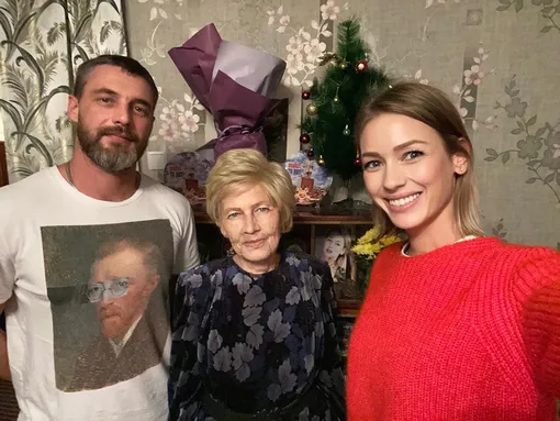 Евгения Лоза с бабушкой и мужем Антоном Батыревым