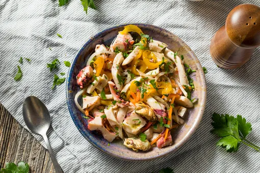 Какой салат приготовить с кальмарами? 5 рецептов, в том числе постные