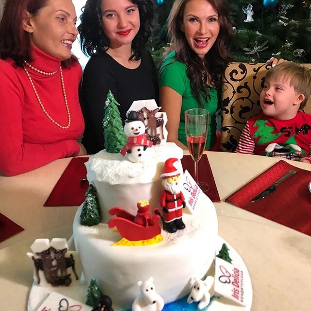 Эвелина блёданс. Сестра эвелины бледанс диана. Бледанс диана висвальдовна. Майя бледанс. Сестрички с бледанс.