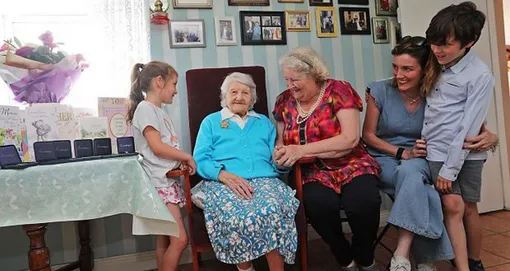 женщина за 100 лет, долгожительница