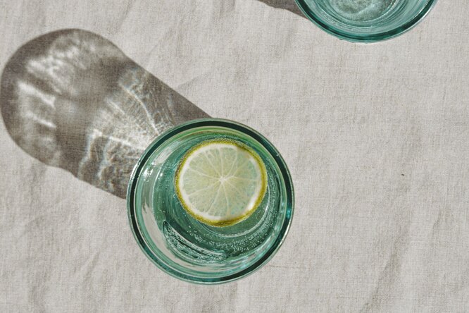 Зачем начинать день со стакана воды с лимоном?
