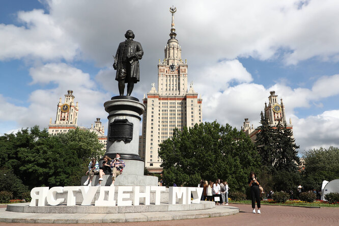 «Для неё это просто день»: как 9-летняя Алиса Теплякова начала учебный год в МГУ «Для неё это просто день»: как 9-летняя Алиса Теплякова начала учебный год в МГУ