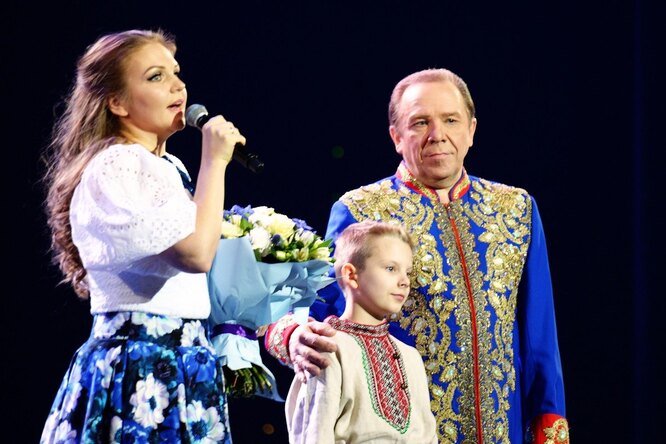 Марина Девятова с отцом Владимиром Девятовым и сводным братом Иваном