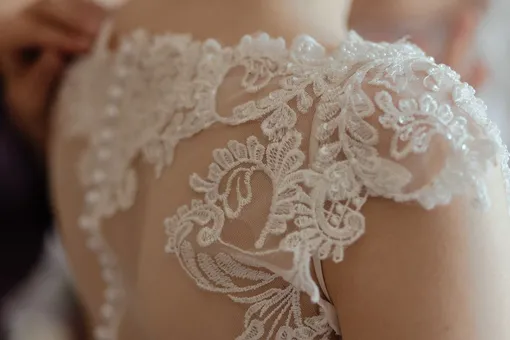 Девушка пожаловалась, что платье из интернет-магазина испортило ей свадьбу