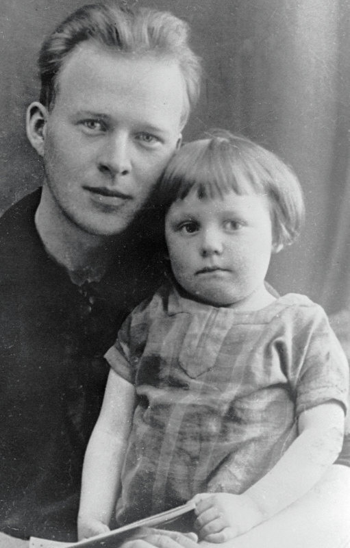 Писатель Аркадий Гайдар с сыном Тимуром