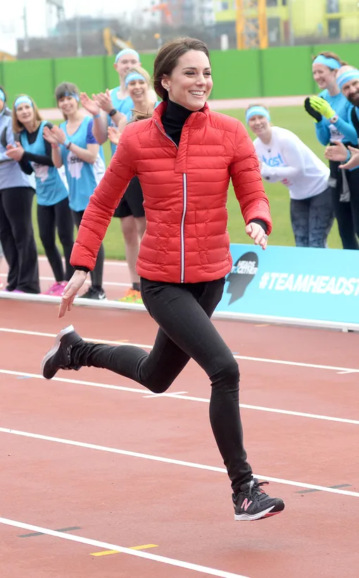 Кейт Миддлтон на тренировке марафонцев в рамках социальной кампании Heads Together 5 февраля 2017 года