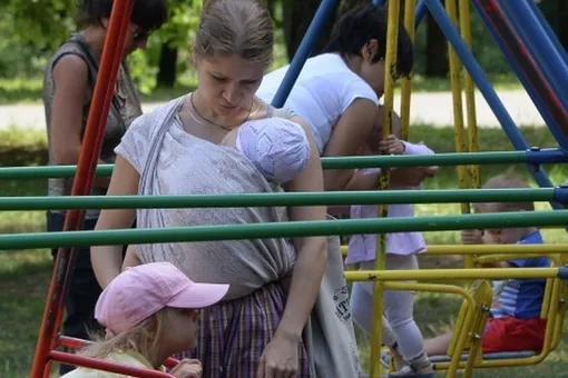 26-летняя мама повесилась на детской площадке в Москве