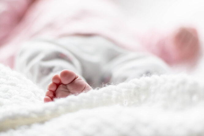 Чешские врачи спасли новорожденную, поддерживая почти 4 месяца беременность умершей матери