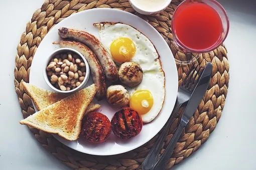 Ученые выяснили лучшее время для завтрака