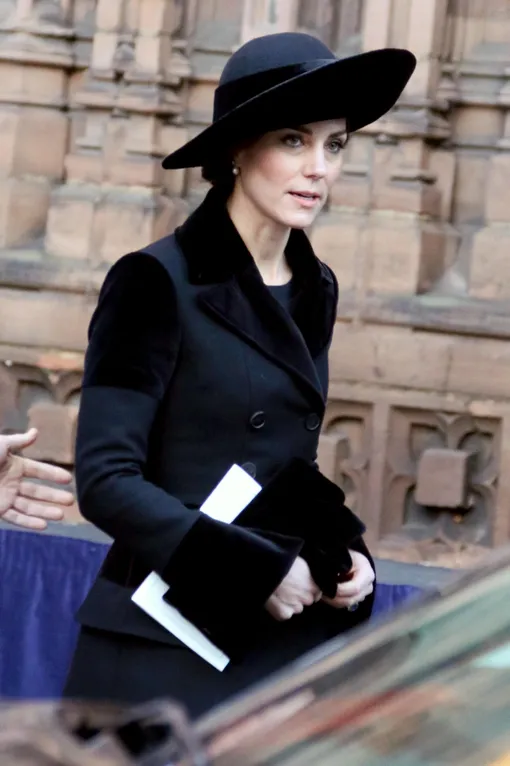 Кейт Миддлтон для посещения траурного мероприятия выбрала широкополую шляпу
