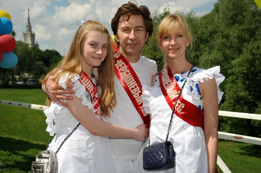 Валерий Сюткин с женой и дочерью