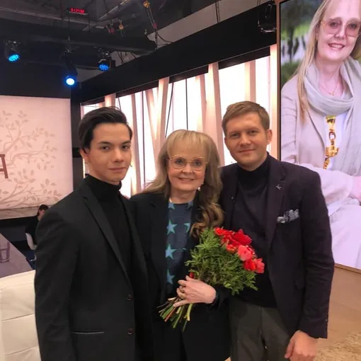 Наталья Белохвостикова с сыном и Борисом Корчевниковым