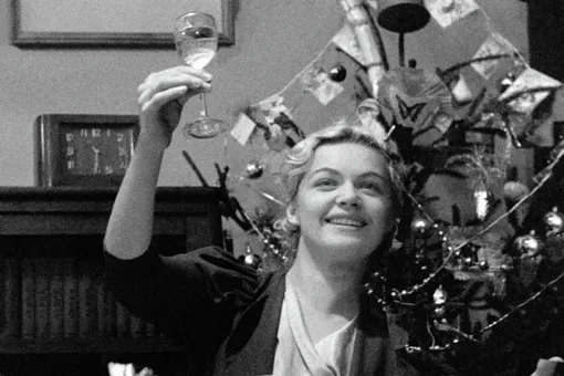 Почему Новый год в СССР отмечали с шампанским и загадывали желание
