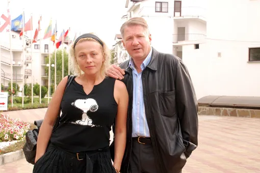 «Это любовь»: 49-летняя Анна Легчилова и 62-летний Игорь Бочкин впервые показали подросшего сына