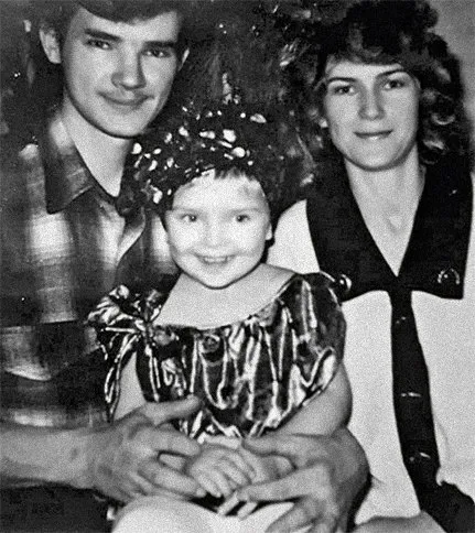 С родителями в 1995 году. Анастасии два года