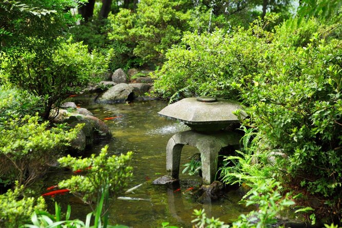 Основные составляющие японского стиля: вода, камни и растения
