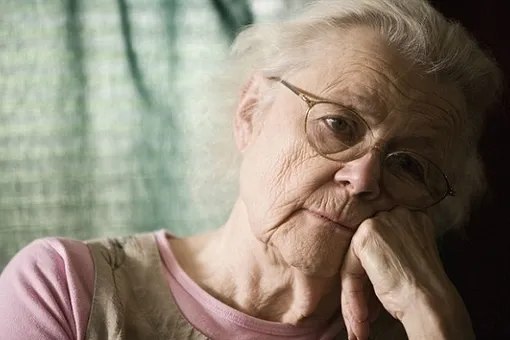 Ученые выяснили, почему в пожилых парах супруги часто умирают с разницей в несколько часов