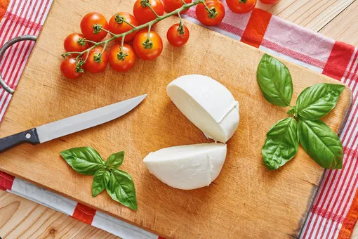Рецепты с сыром моцарелла, история происхождения и как выбирать 