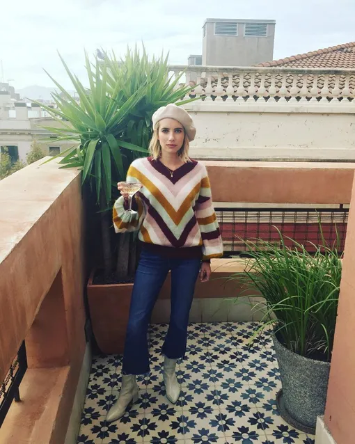 Эмма Робертс в уютном мохровом свитере