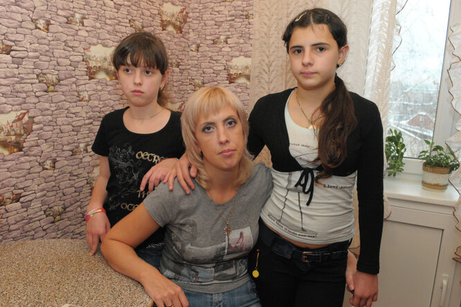 Как живут девочки, которых перепутали в роддоме 24 года назад Как живут девочки, которых перепутали в роддоме 24 года назад