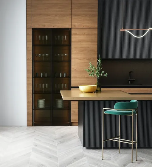 Дизайн интерьера кухни, в котором использованы серые и коричневые оттенки, акцент — зелёный барный стул
