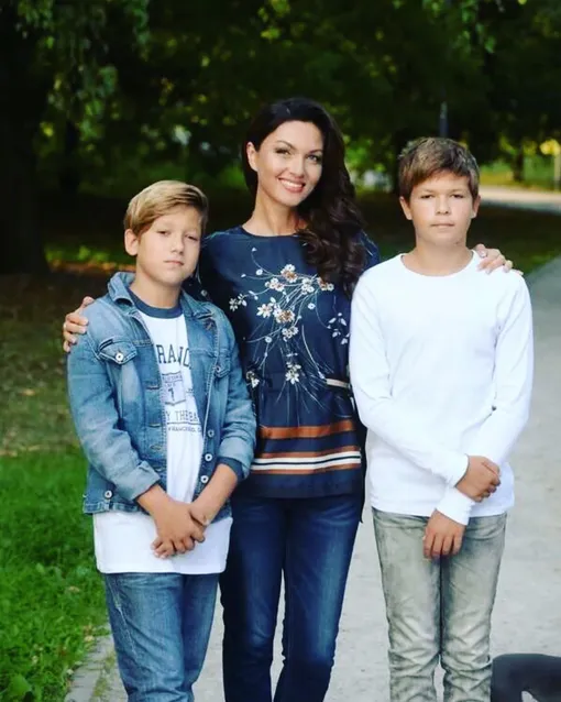 Юлия Такшина с сыновьями