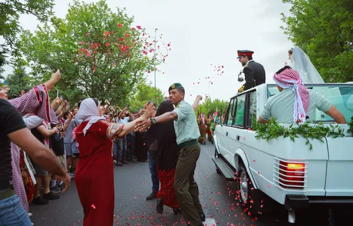 Празднества по случаю свадьбы принца Хусейна длились по всей стране несколько дней