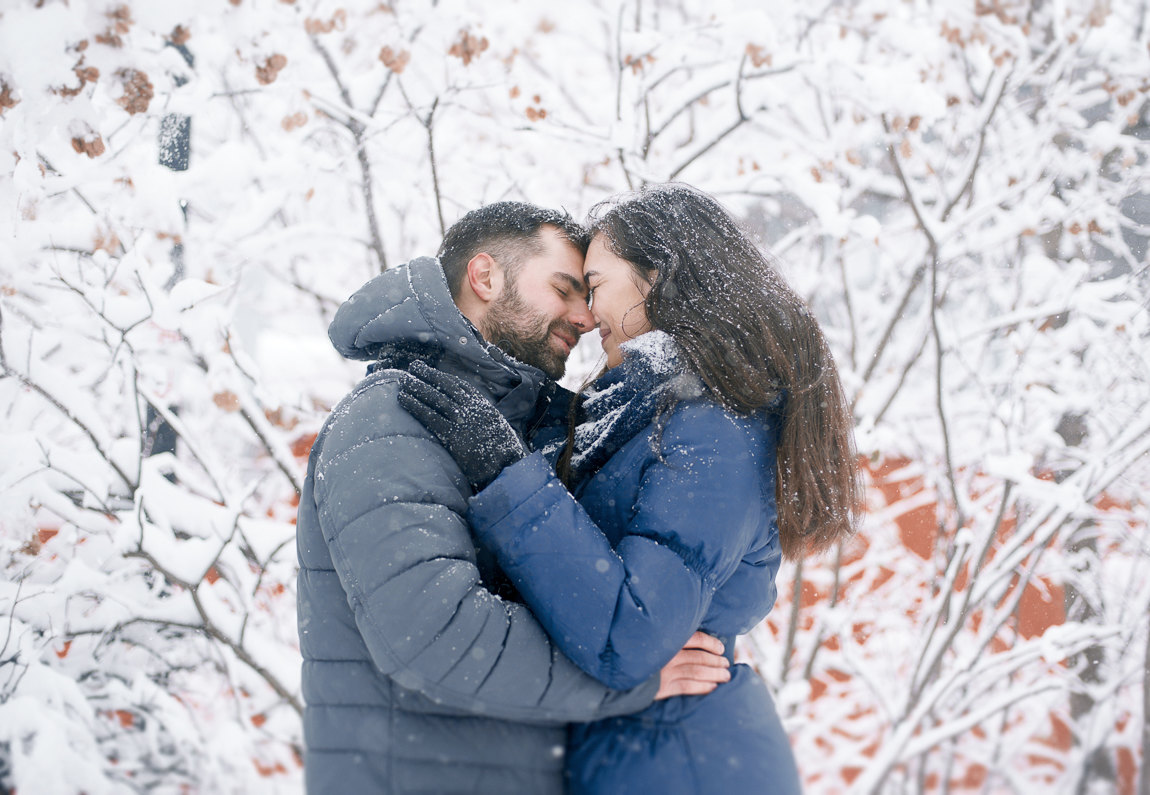Куда можно сходить на свидание зимой. Зима город пара. Зимняя фотосессия на улице. Свидание зимой. Свидание зимой.