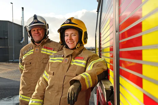 Команда — огонь! Впервые в истории отец и дочь-пожарные работают вместе