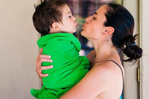 Стоматологи предупреждают: нельзя целовать маленьких детей в губы