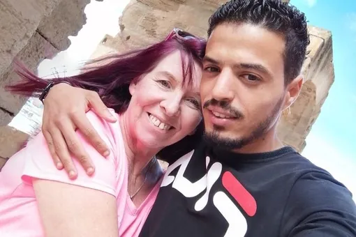 62-летняя британка вышла замуж за 26-летнего тунисца, написав ему по ошибке в Facebook*