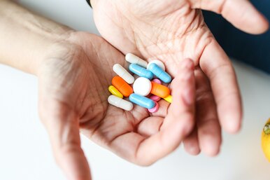 Принимать с осторожностью: 10 лекарств, которые могут быть опасны для здоровья