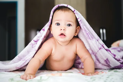 Малыш под одеялом, закаливание, профилактика насморка