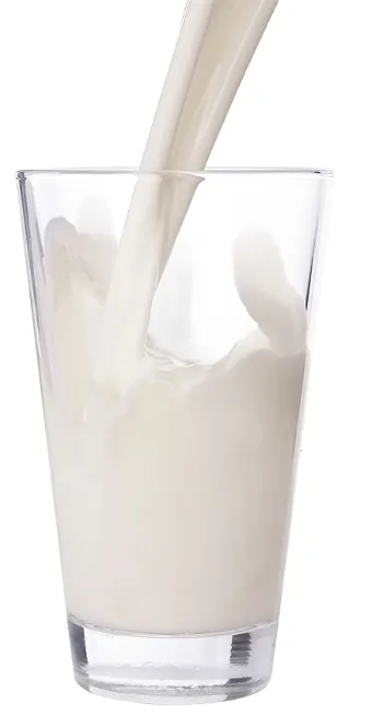 Молоко в стакане, полезно ли пить молоко каждый день