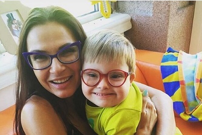 Эвелина Бледанс призналась, что сын с синдромом Дауна ей нужен для пиара
