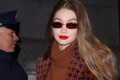 Как у топ-модели: Джиджи Хадид нашла базовый свитер, который идеально подойдет для этой весны