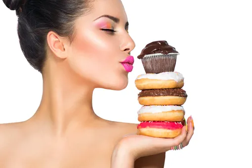 5 неочевидных признаков того, что вы едите слишком много сладкого