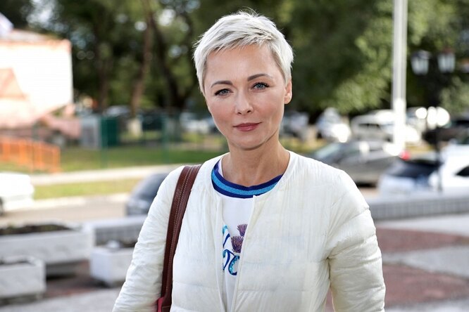 «Охраняет мой покой»: Дарья Повереннова готовится к премьере с кошкой Бусей