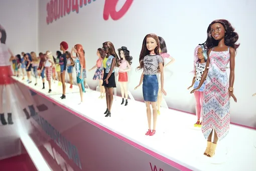 Куклы Barbie теперь отличаются по телосложению и оттенкам кожи