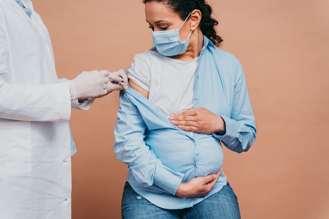 Вакцинация от ковида: беременные, кормящие и планирующие