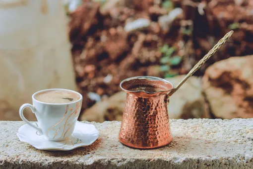 Не тот металл, не тот помол: самые частые ошибки в приготовлении кофе по-турецки