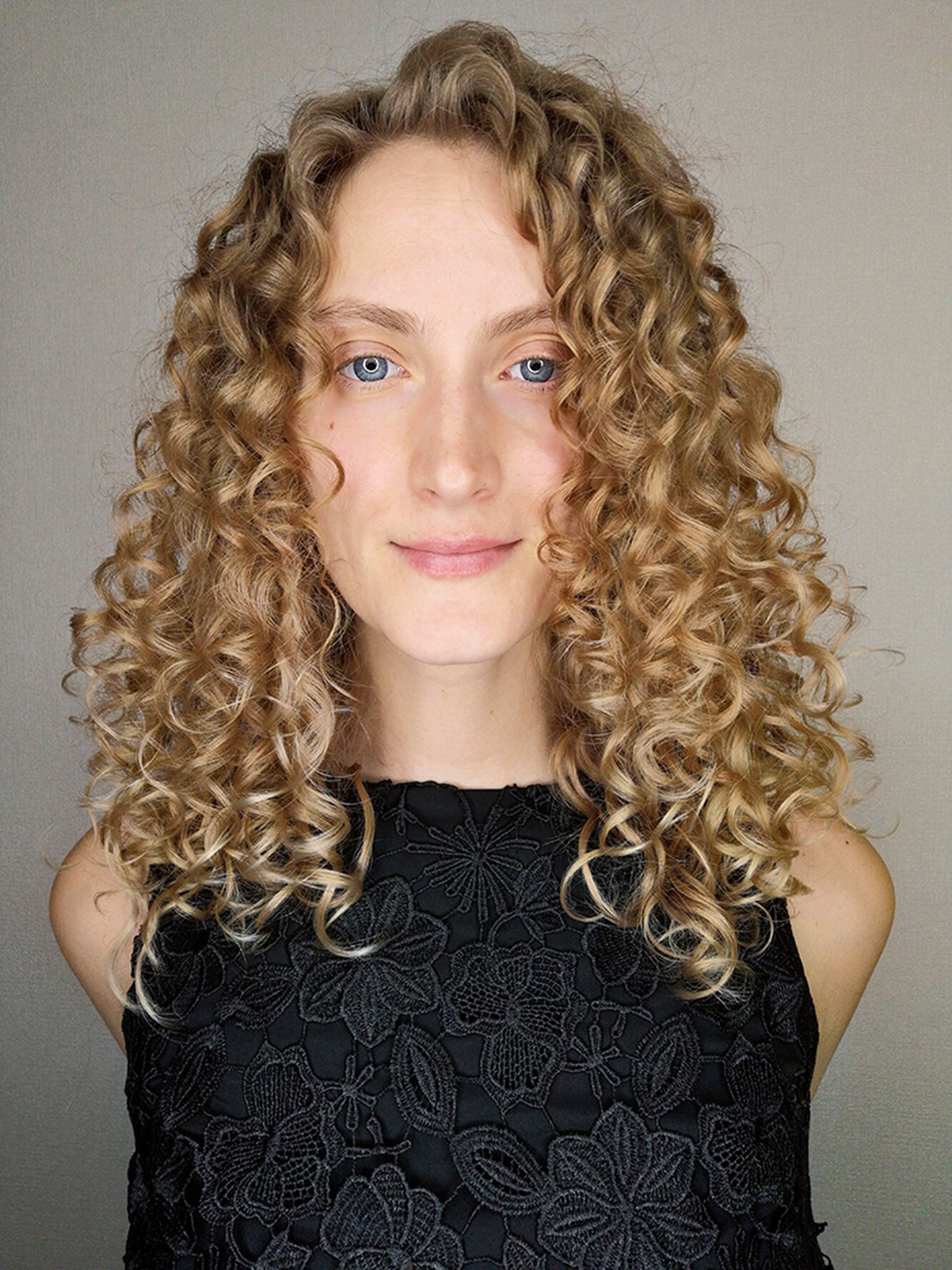 Стильные стрижки на кудрявые волосы. Модные кудри 2023 года. Кудри 2023. Кудри 2023. Керли хеир.